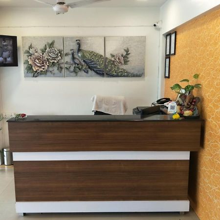 Hotel Runway Inn Ahmedabad Exterior foto