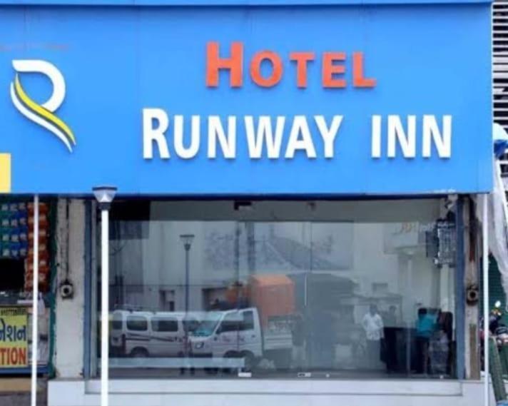 Hotel Runway Inn Ahmedabad Exterior foto