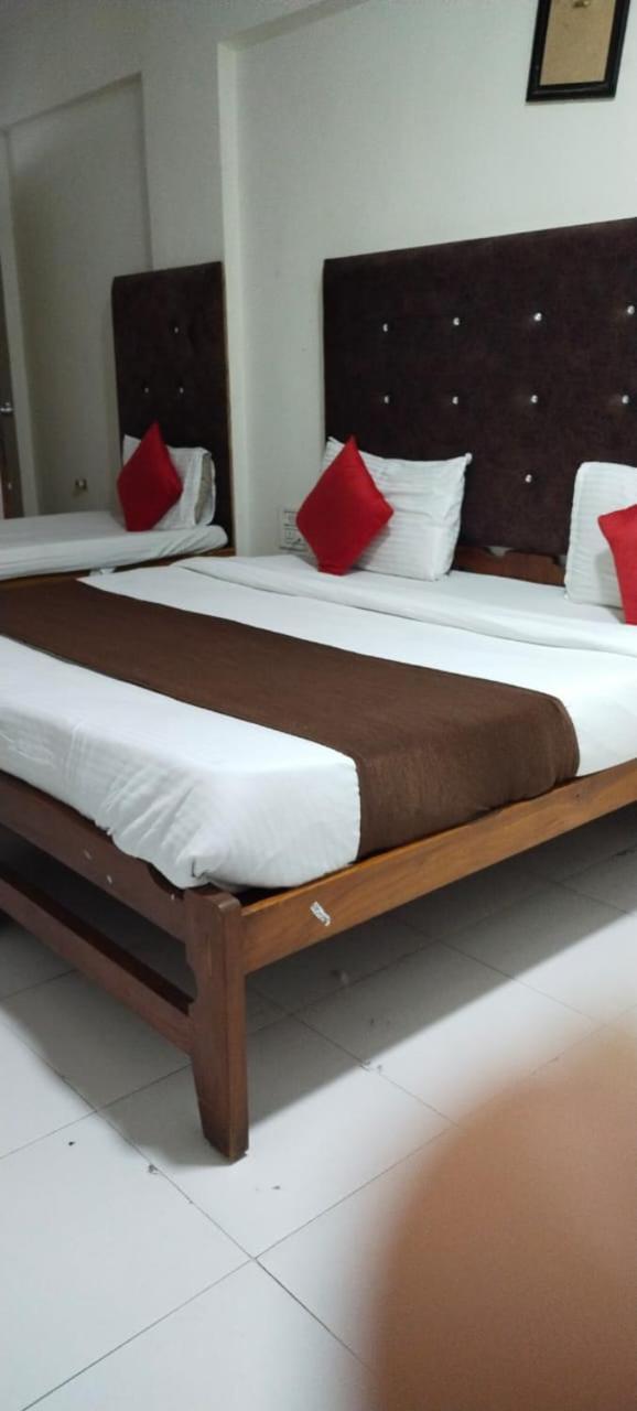 Hotel Runway Inn Ahmedabad Zimmer foto