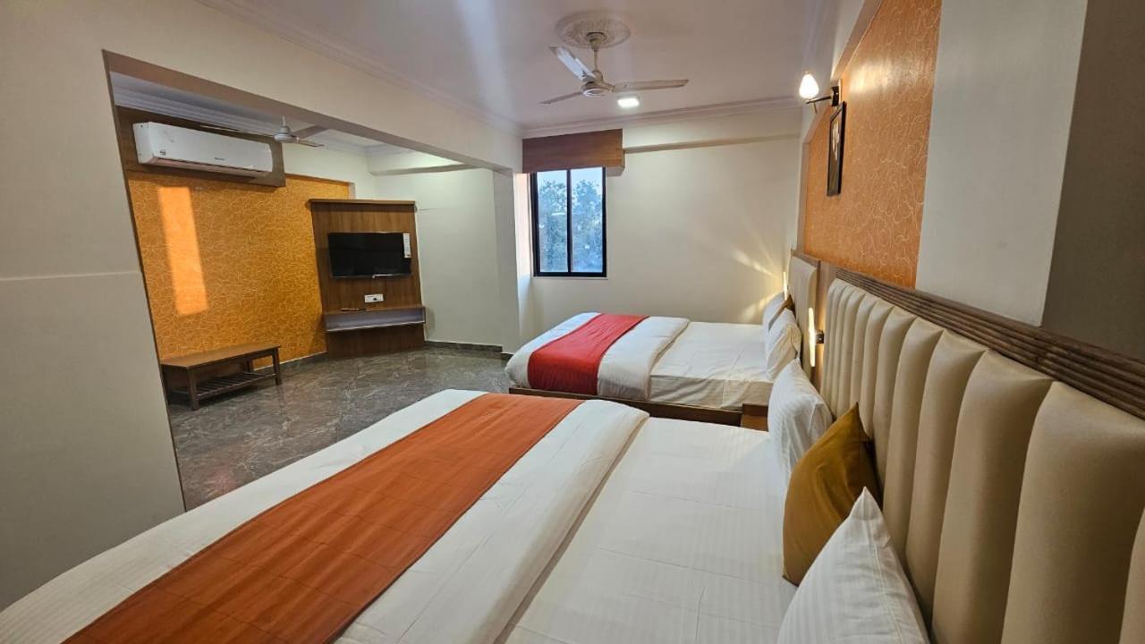 Hotel Runway Inn Ahmedabad Exterior foto