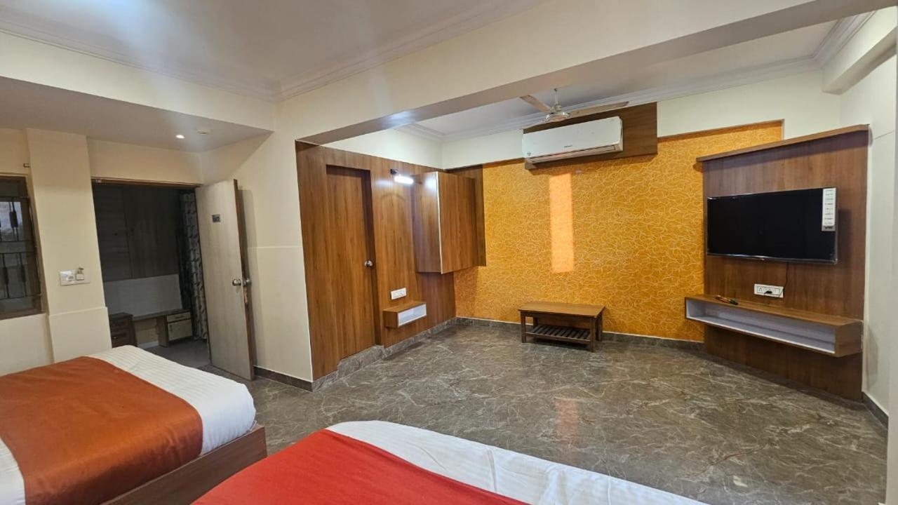 Hotel Runway Inn Ahmedabad Exterior foto